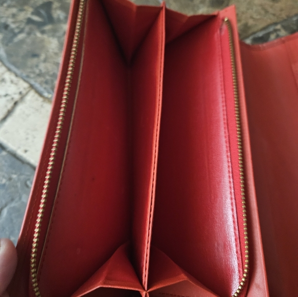 YSL Yves Saint Laurent Red Patent Leather long wallet with gold hardware - Picture 6 of 7